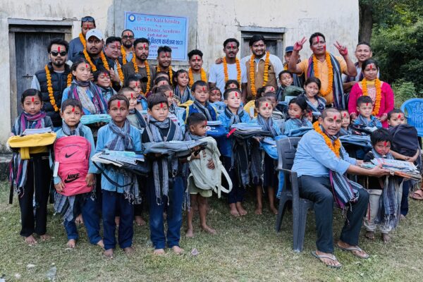 भैलोबाट संकलित रकमले बिकटका बद्यार्थीलाई कपडा र शैक्षिक सामाग्री